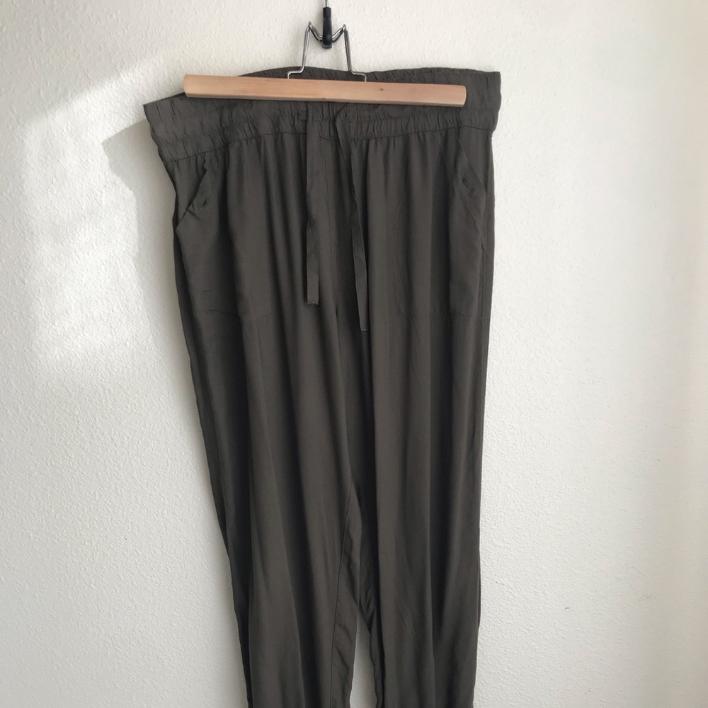 Army green Aritzia joggers